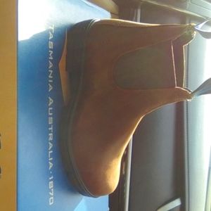Blundstone  1477w thermal elastic sided waterproof boot..brown..size 6